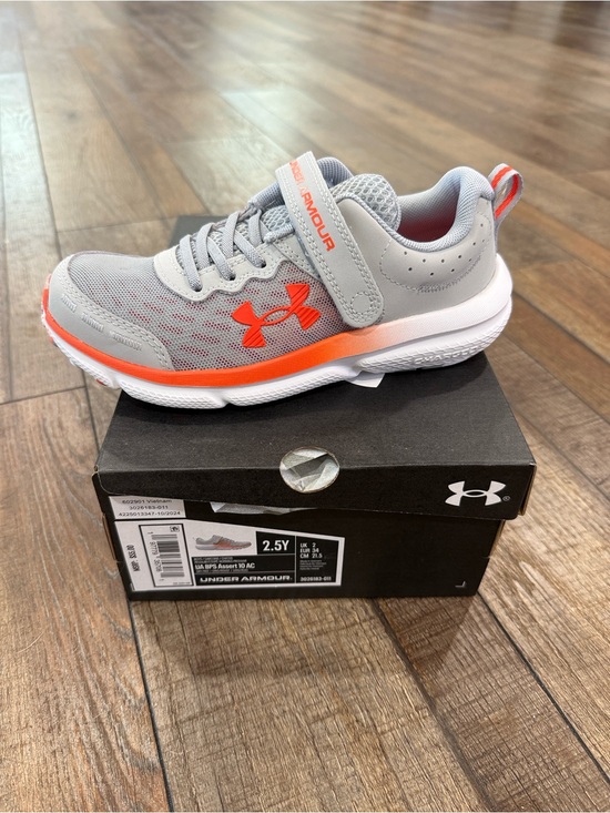 Under Armour Other - Under Armour Assert 10 Sneakers